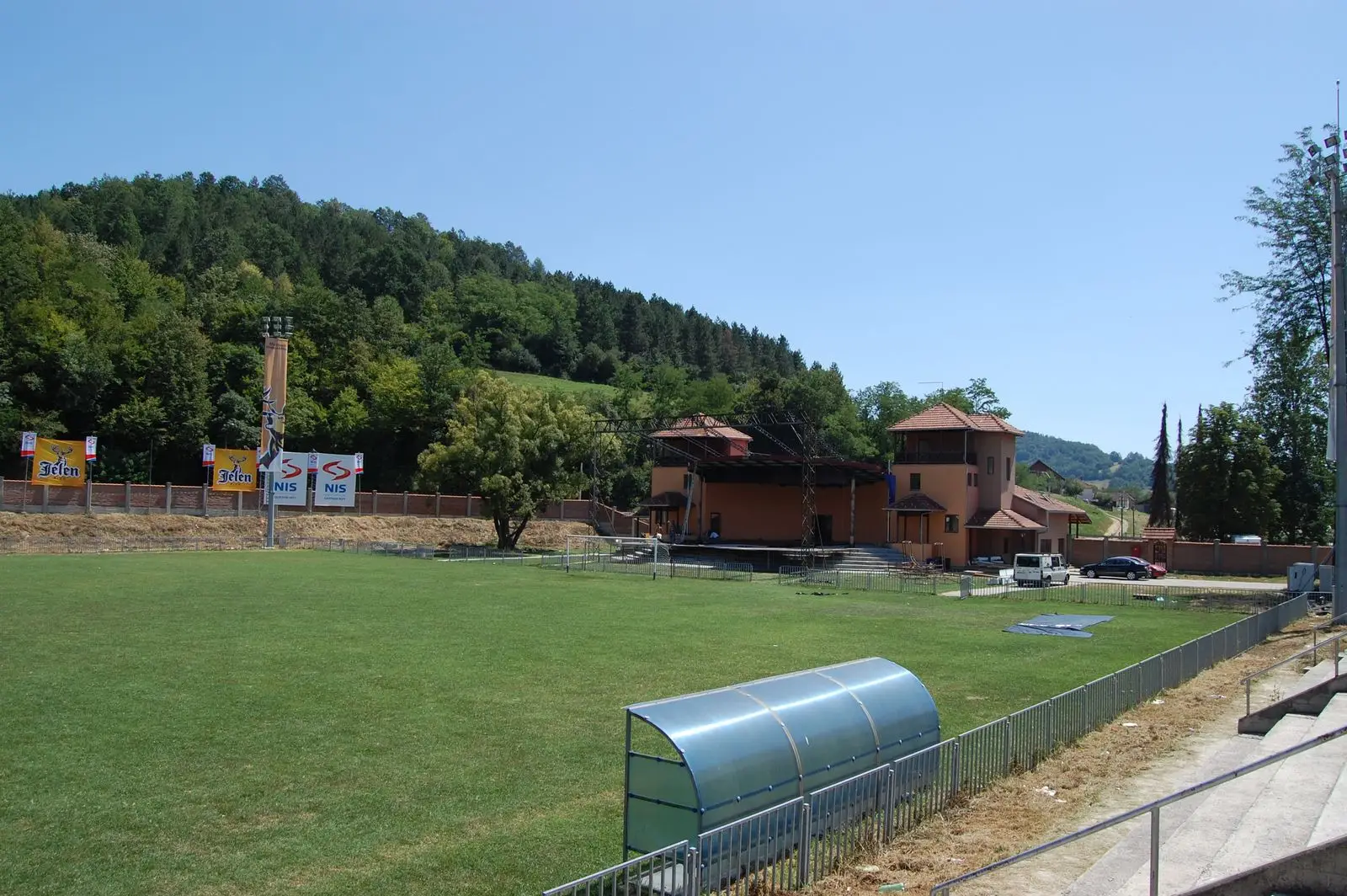 Sân vận động Gradski Stadion Guča: Điểm đến thể thao nổi bật tại Serbia