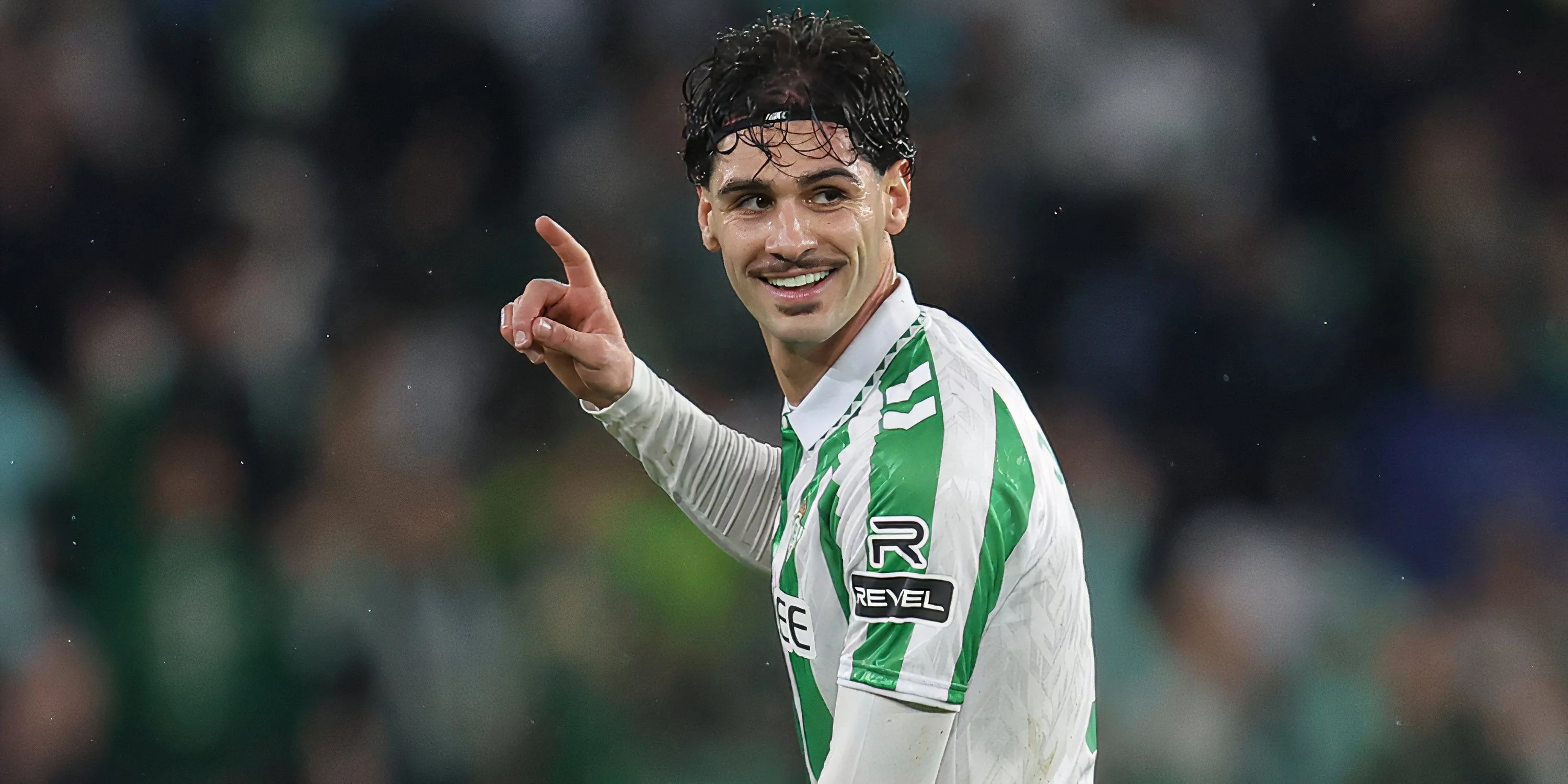 Johnny Cardoso thi đấu cho Real Betis mùa giải 2024-2025