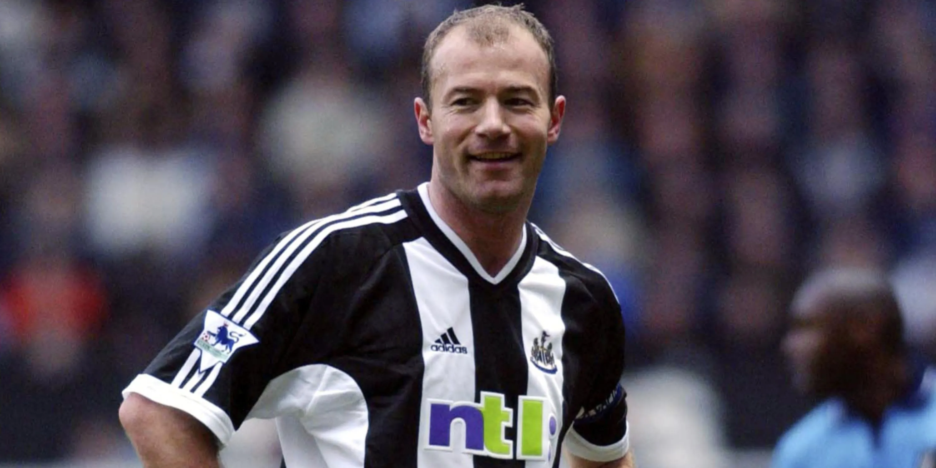 Alan Shearer ăn mừng bàn thắng cho Newcastle United