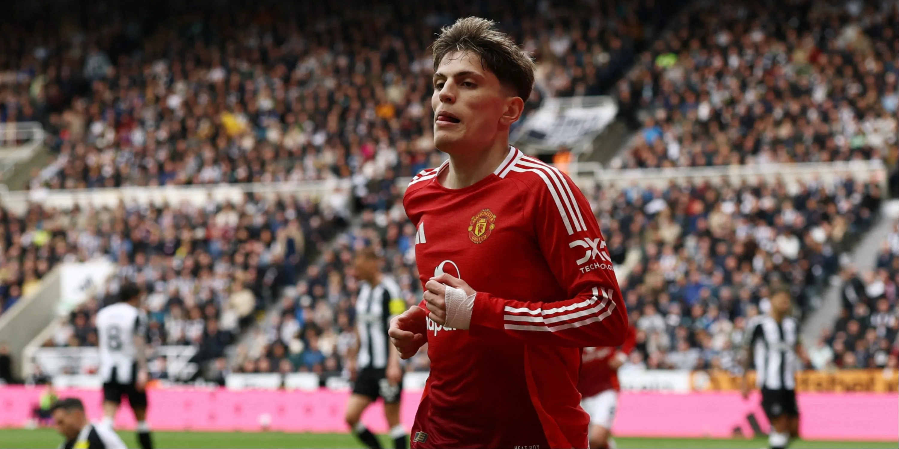 Alejandro Garnacho thi đấu cho Manchester United