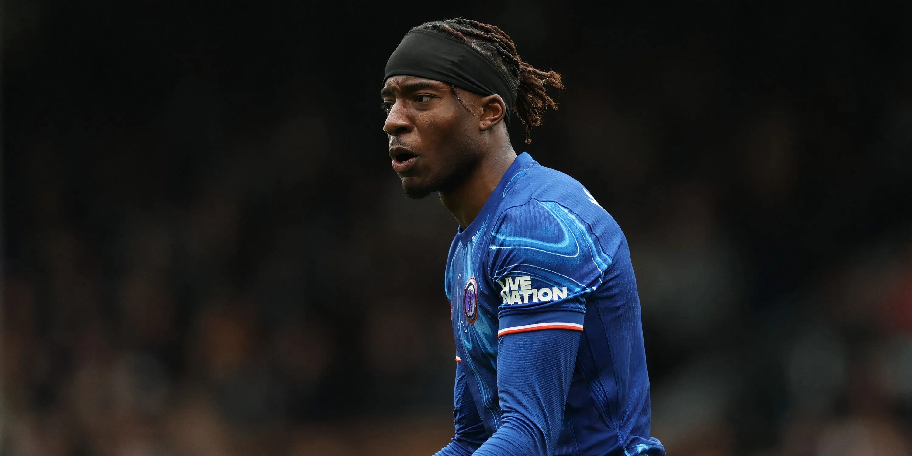 alt="Noni Madueke thi đấu mờ nhạt trong màu áo Chelsea trước Newcastle"