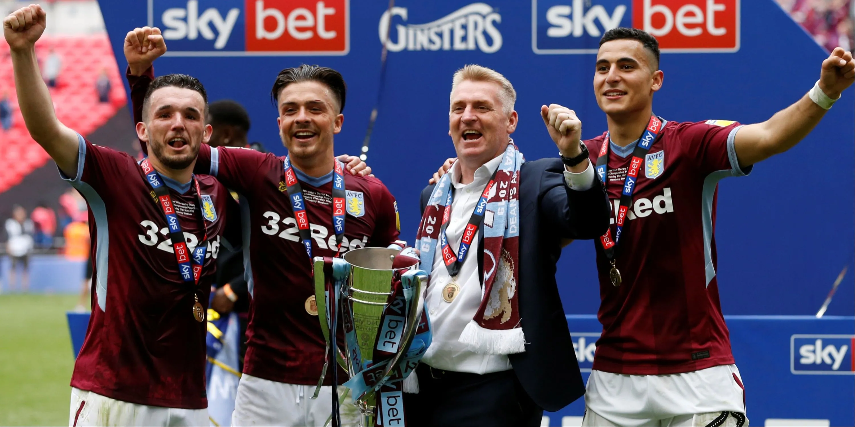 Aston Villa ăn mừng chiến thắng, bổ sung vào bộ sưu tập danh hiệu của câu lạc bộ