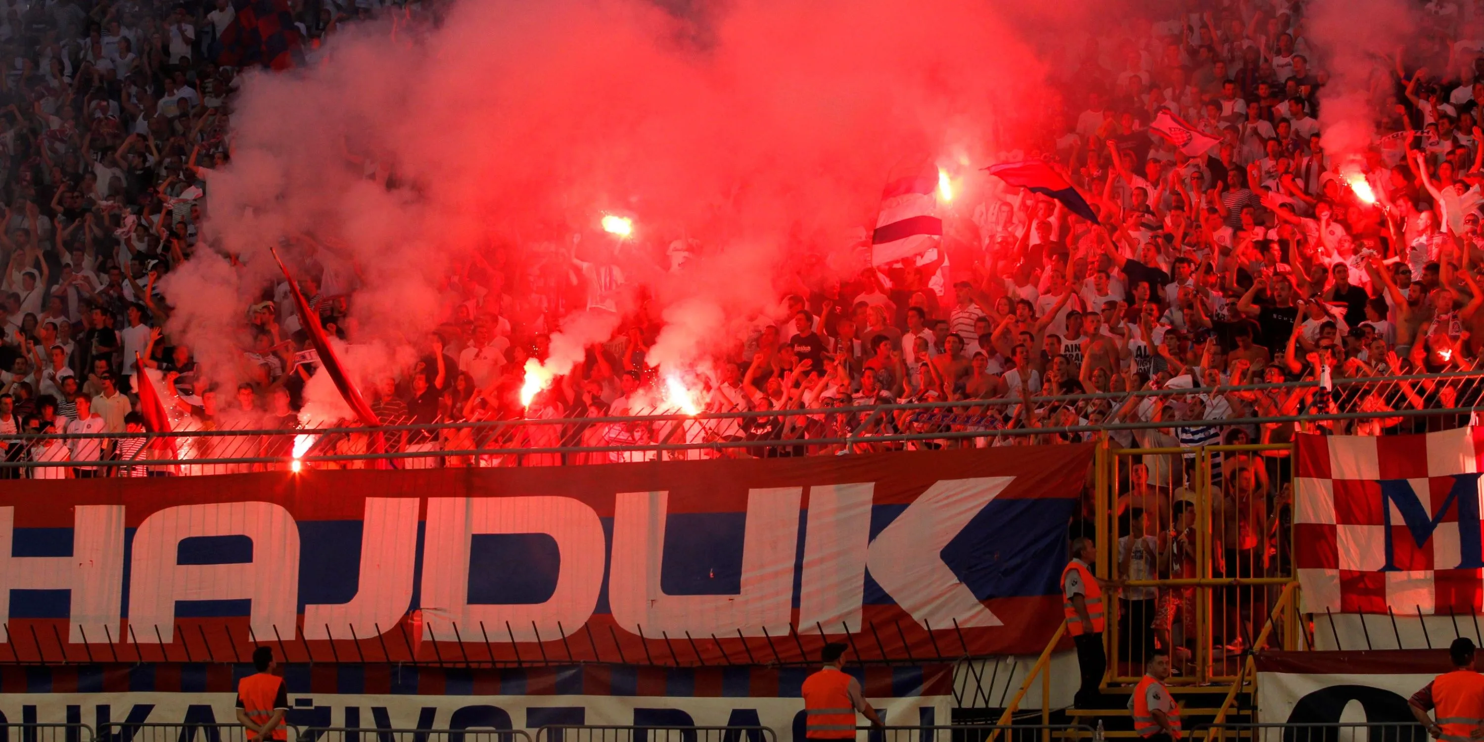 Cổ động viên Hajduk Split Torchida, nhóm ultra lâu đời nhất châu Âu