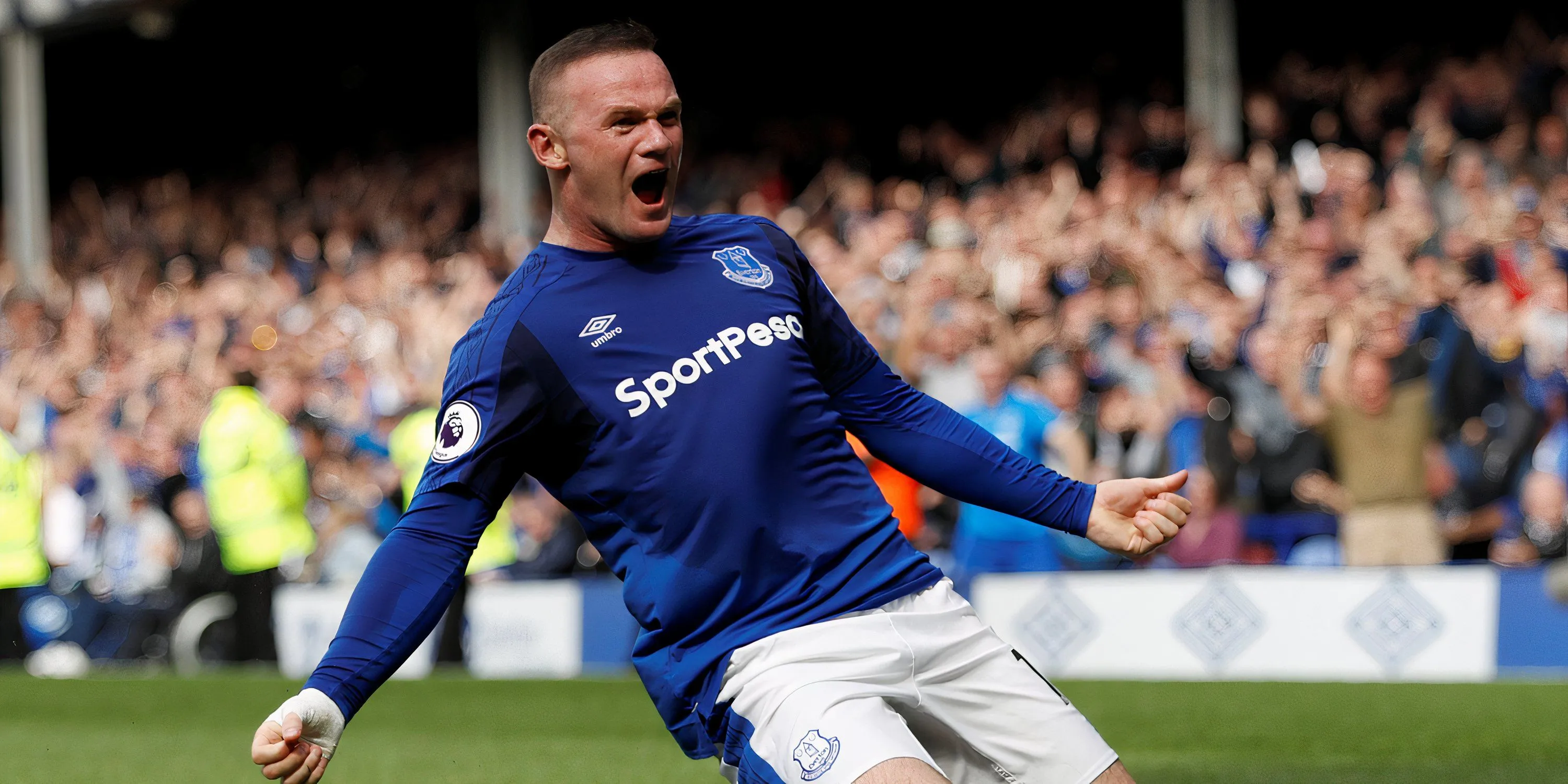 Cựu tiền đạo Wayne Rooney trong lần trở lại thi đấu cho Everton. John Stones được kỳ vọng có thể tạo ra ảnh hưởng tương tự.