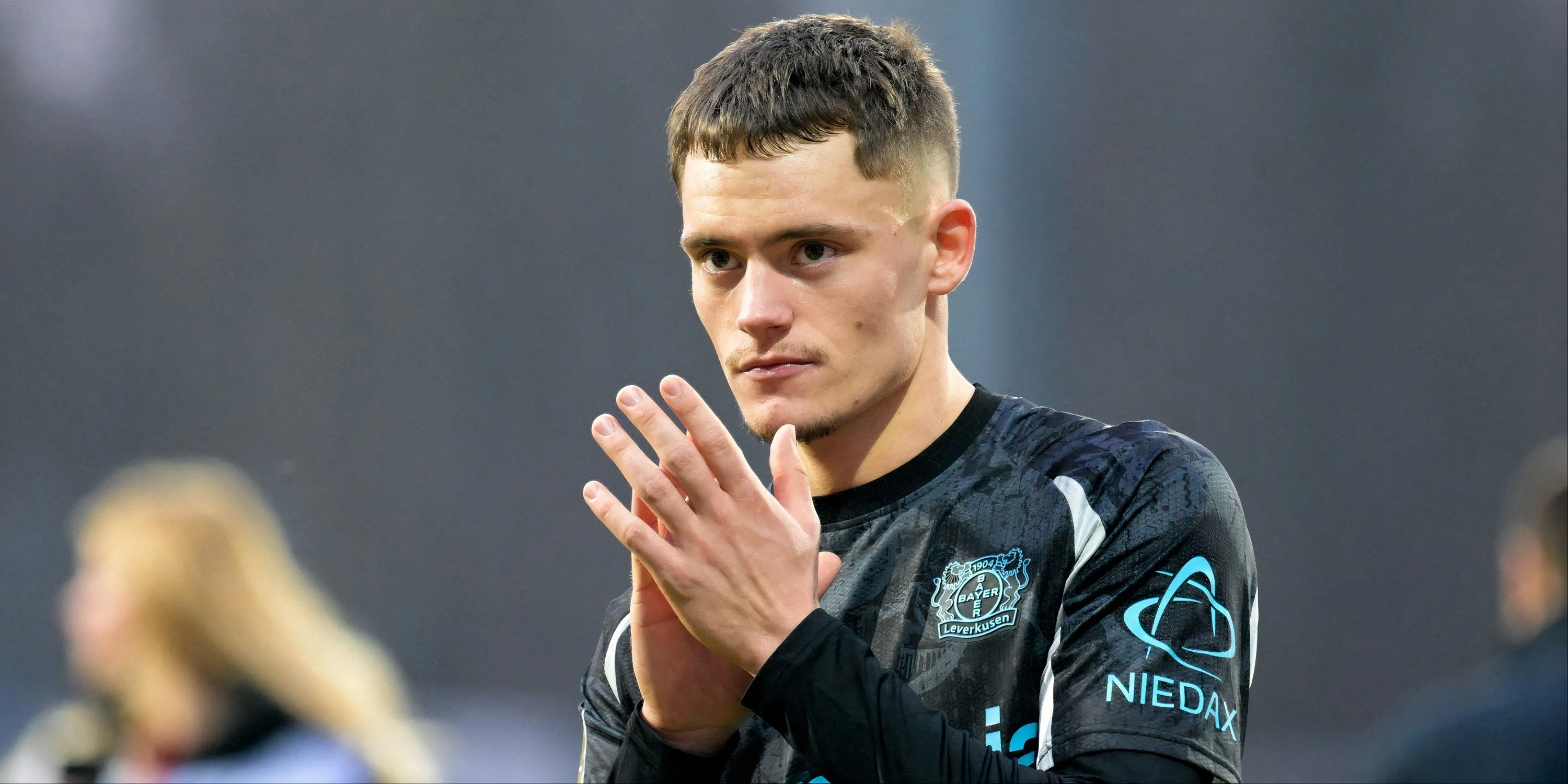 Florian Wirtz thi đấu trong màu áo Bayer Leverkusen