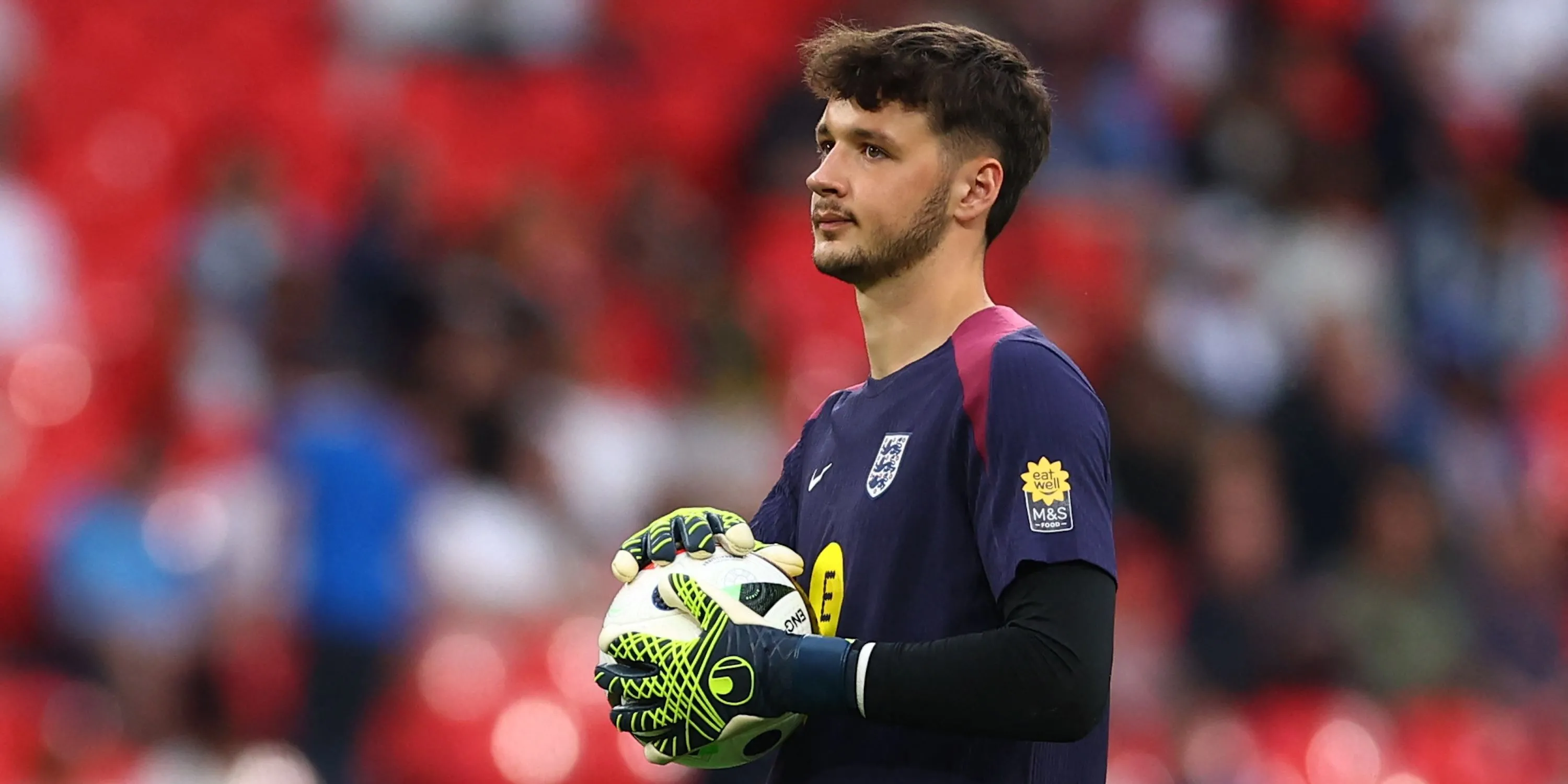 James Trafford trong màu áo đội tuyển U21 Anh chuẩn bị cho trận đấu