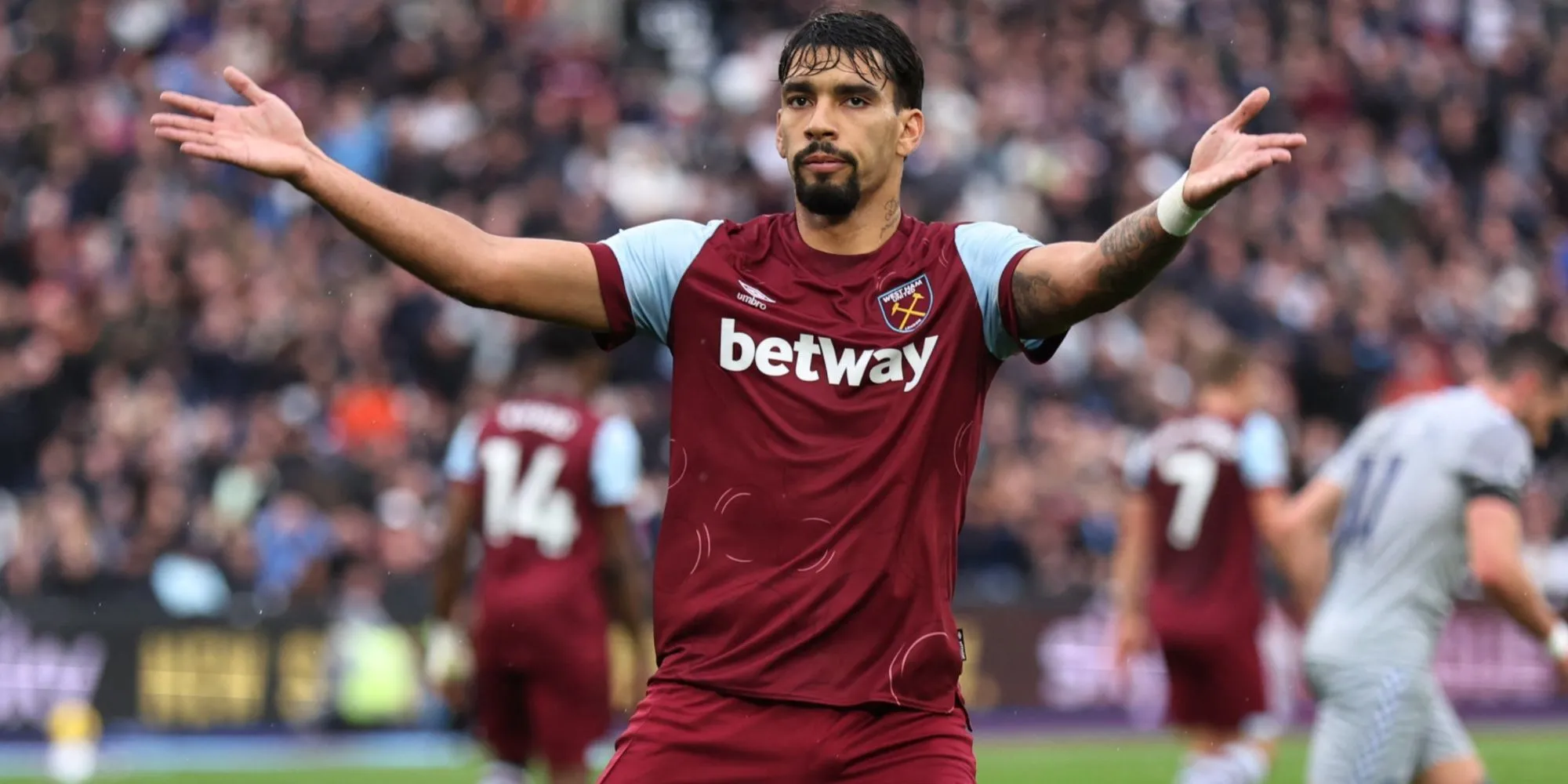 Khoảnh khắc Lucas Paqueta bật khóc sau khi nhận thẻ vàng trận West Ham vs Tottenham