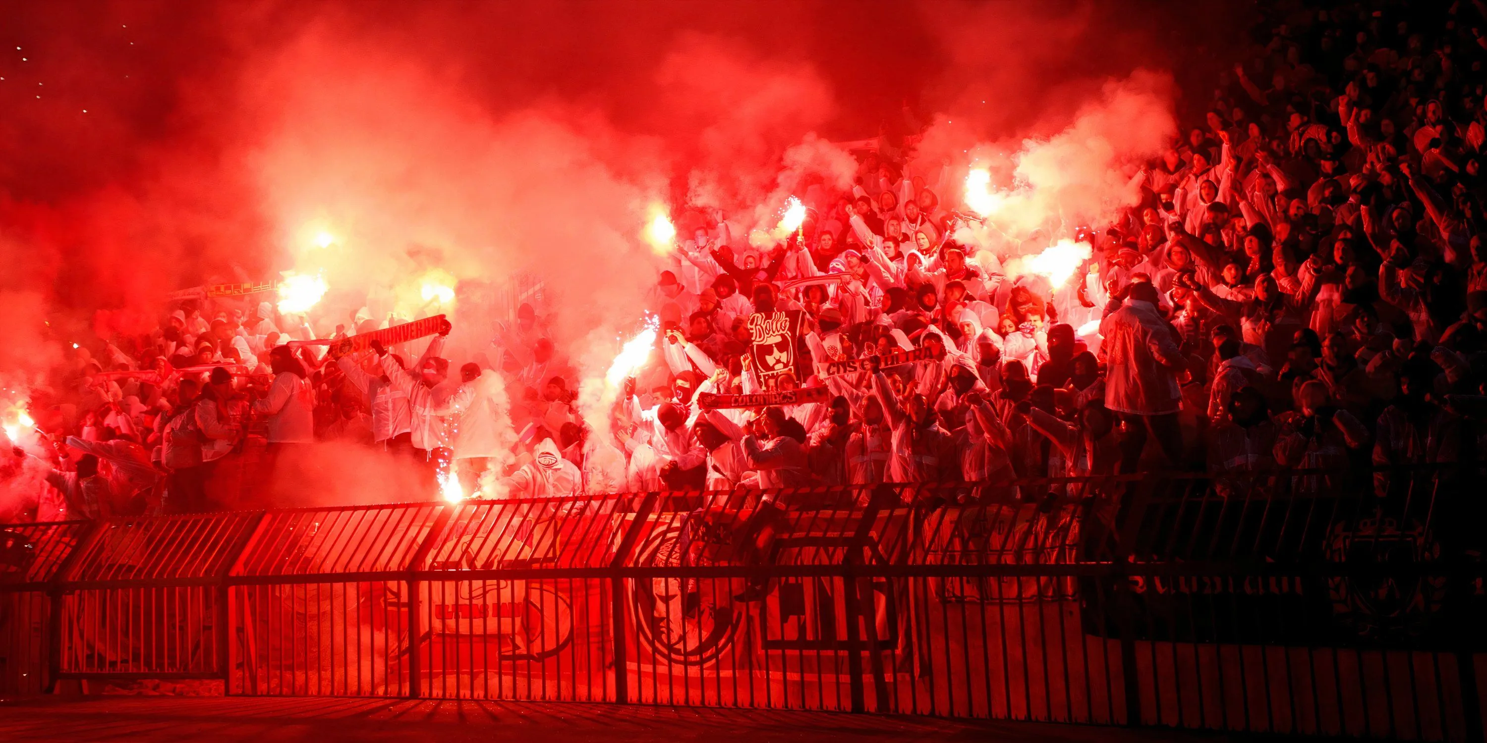 Nhóm Ultra Delije của Red Star Belgrade với màn trình diễn tifo ấn tượng