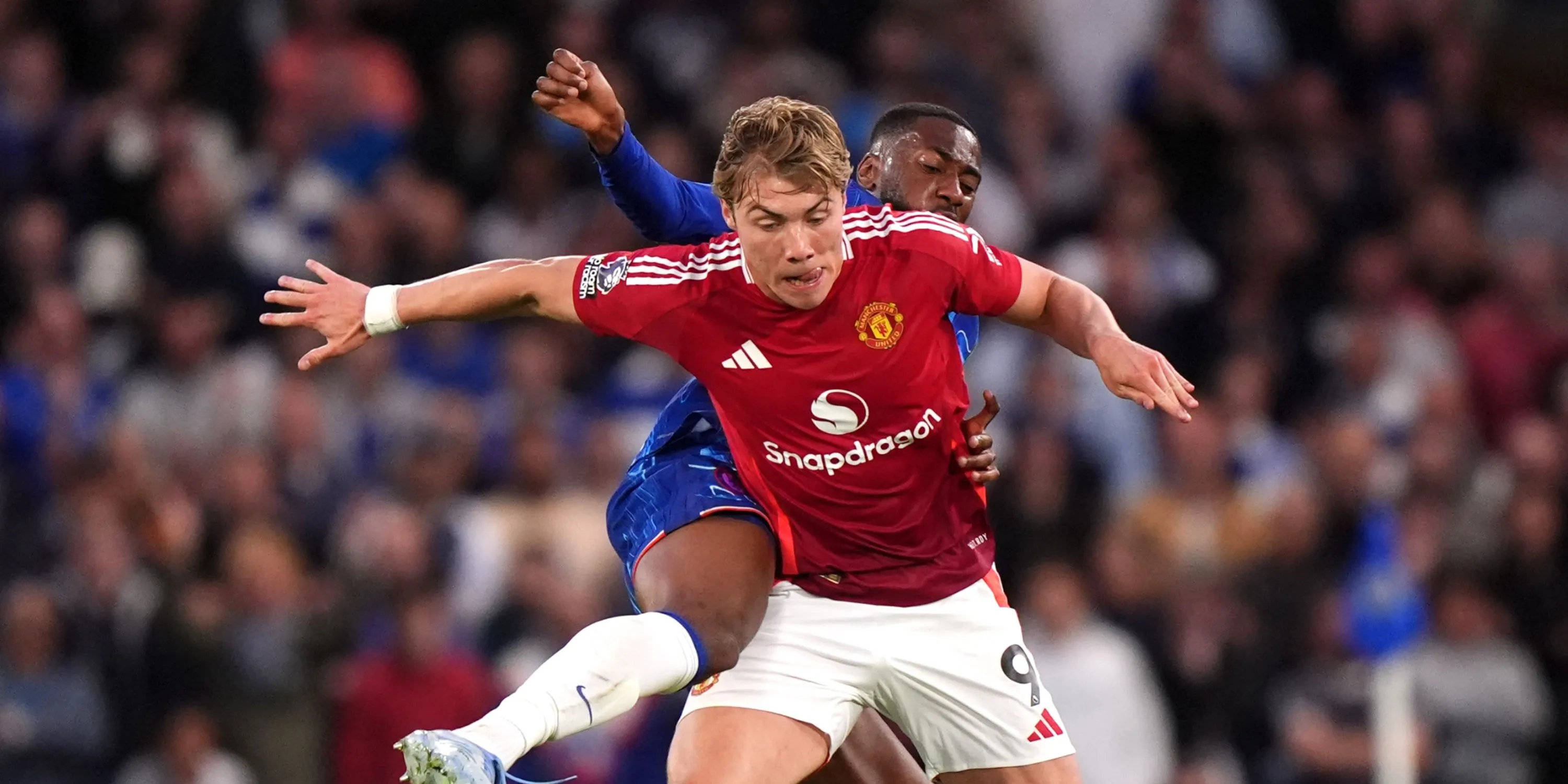 Tiền đạo Rasmus Hojlund thi đấu trong trận Manchester United thua Chelsea 1-0
