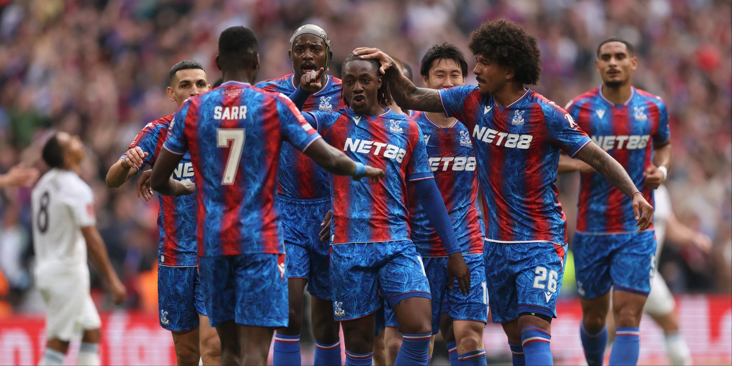Tiền vệ Eberechi Eze của Crystal Palace trong một trận đấu tại Ngoại hạng Anh