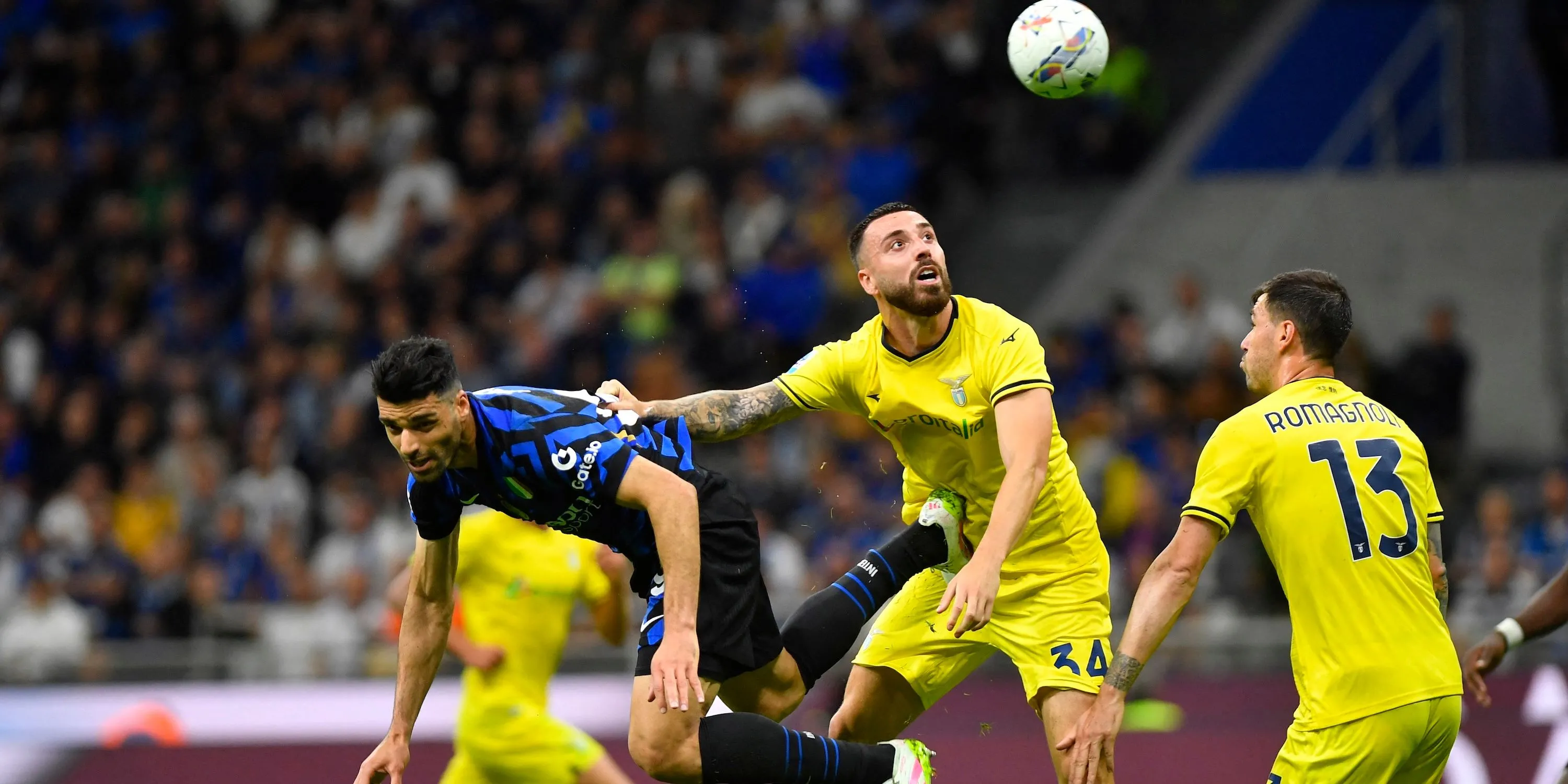 Trung vệ Mario Gila của Lazio trong trận đấu