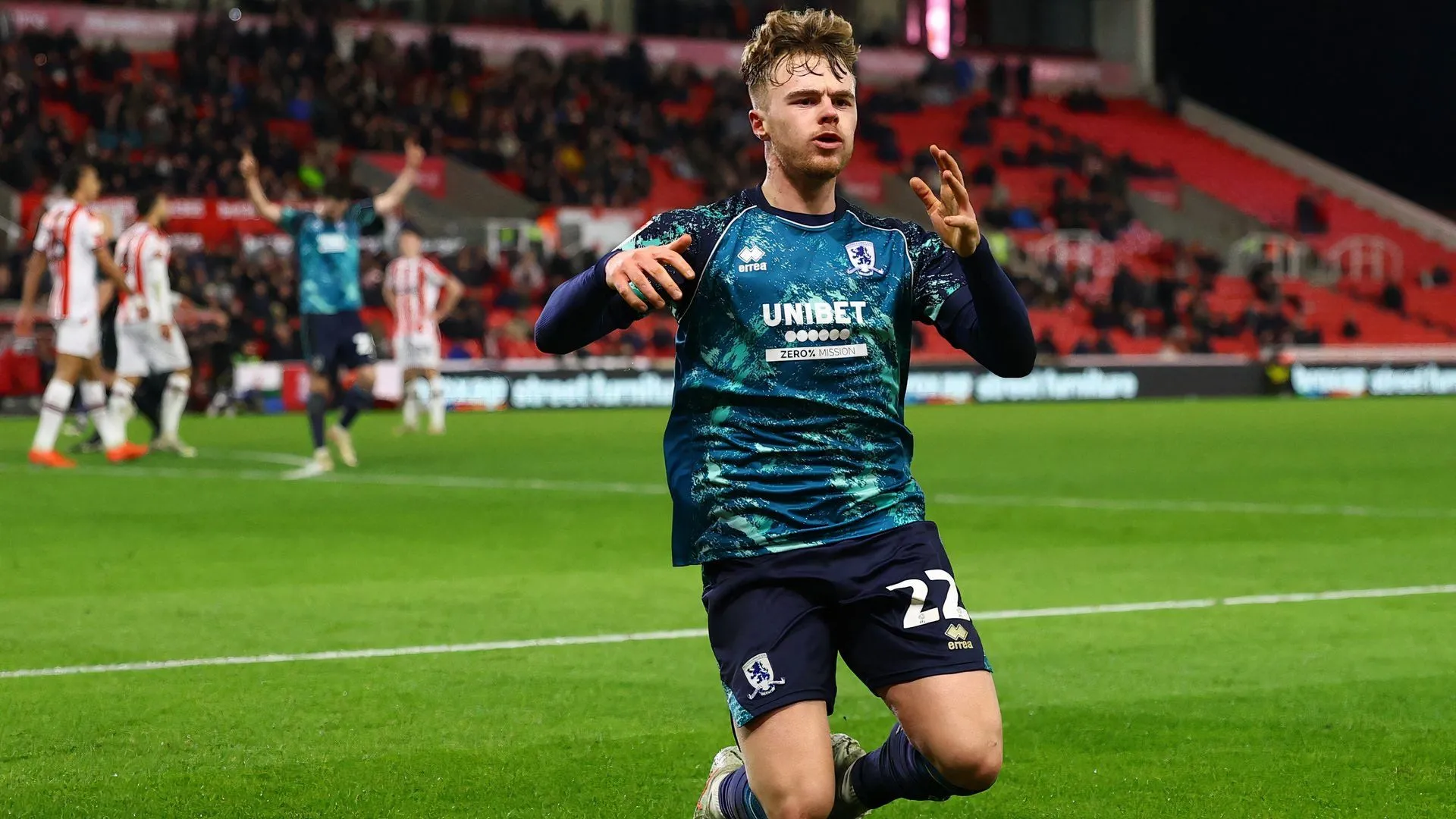 Cầu thủ Middlesbrough ăn mừng bàn thắng tại giải Championship