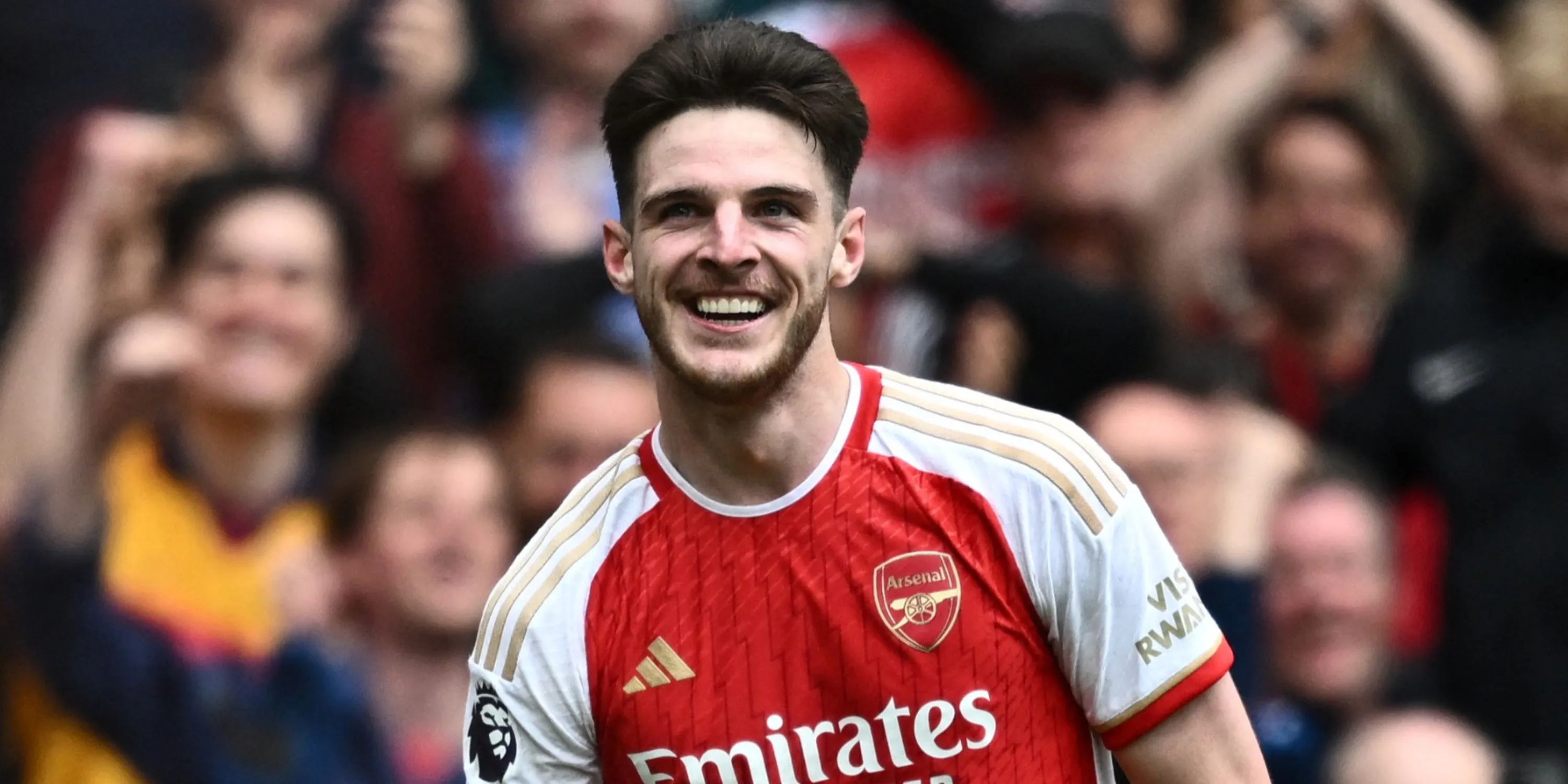 Declan Rice ăn mừng bàn thắng cho Arsenal.