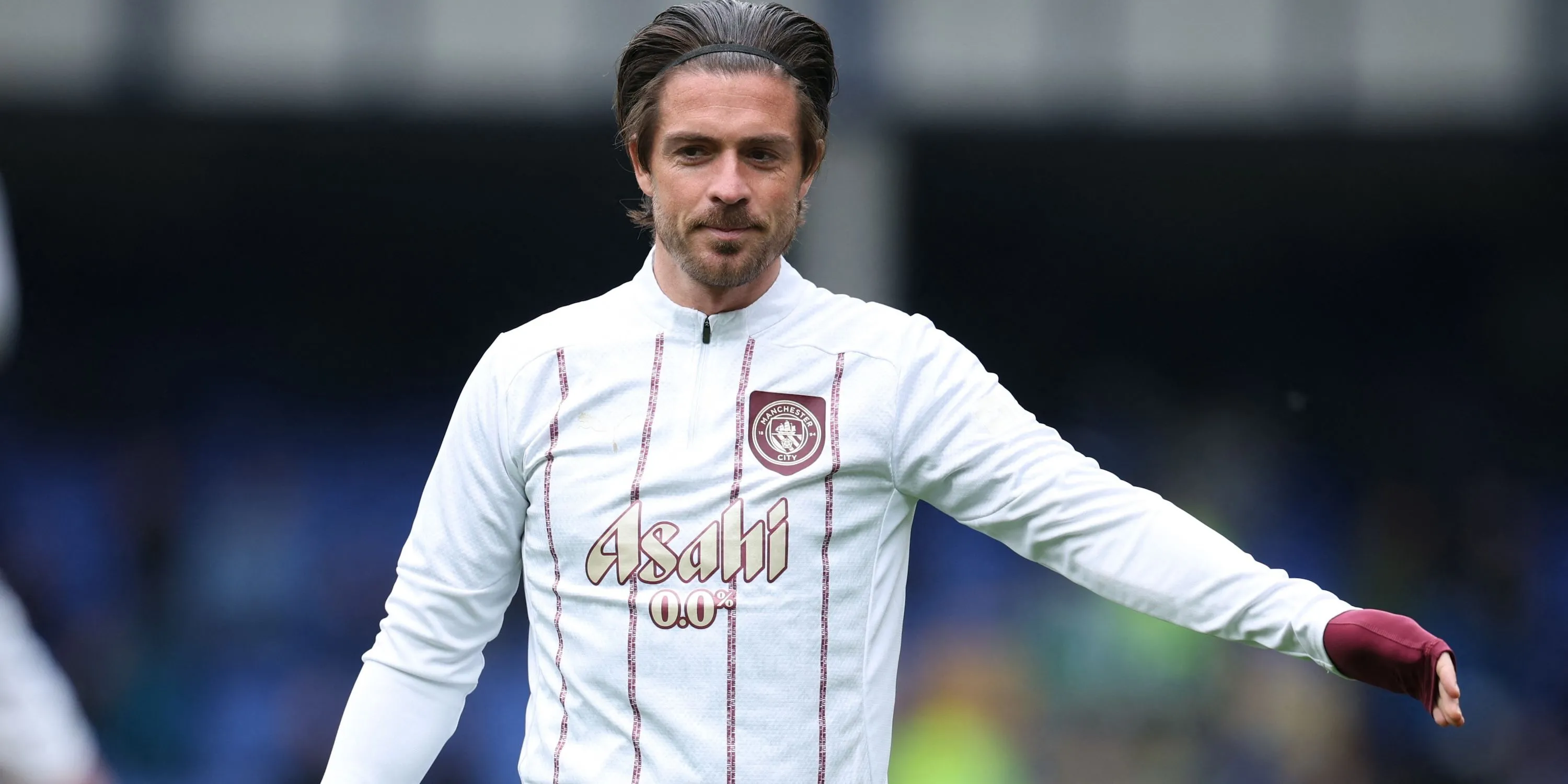 Jack Grealish khởi động cùng Manchester City