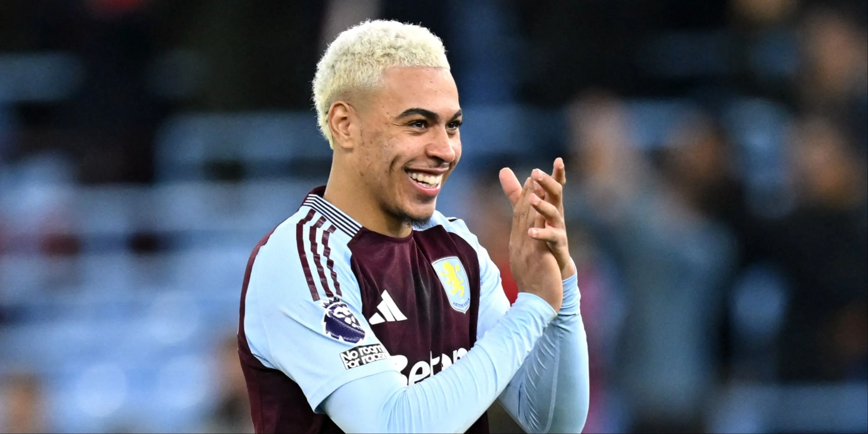 Morgan Rogers trong màu áo Aston Villa.