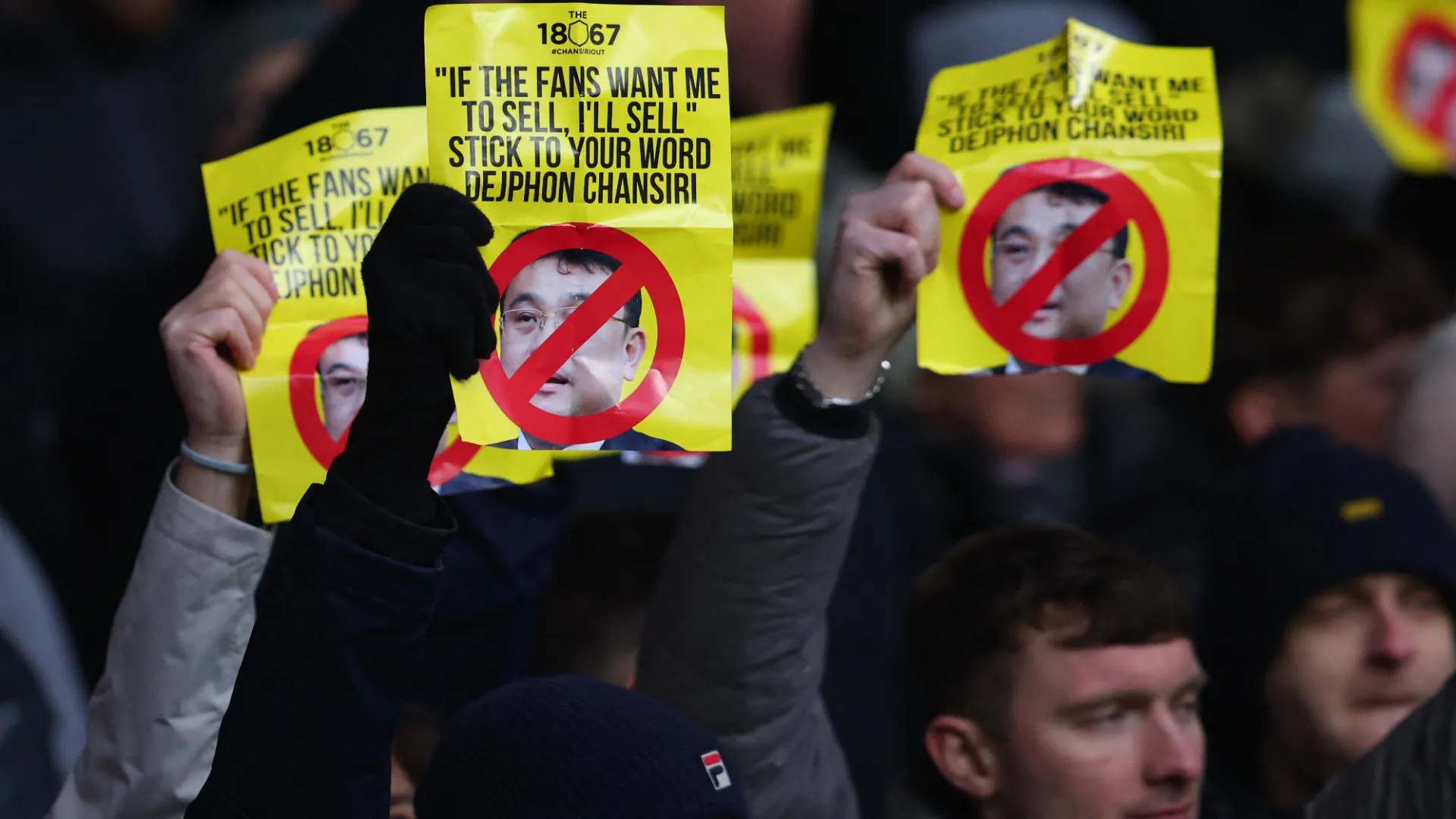 Người hâm mộ Sheffield Wednesday biểu tình phản đối chủ tịch Chansiri