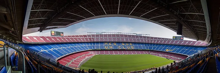 Camp Nou nhìn từ trên cao, thể hiện quy mô và thiết kế đặc trưng của sân nhà FC Barcelona