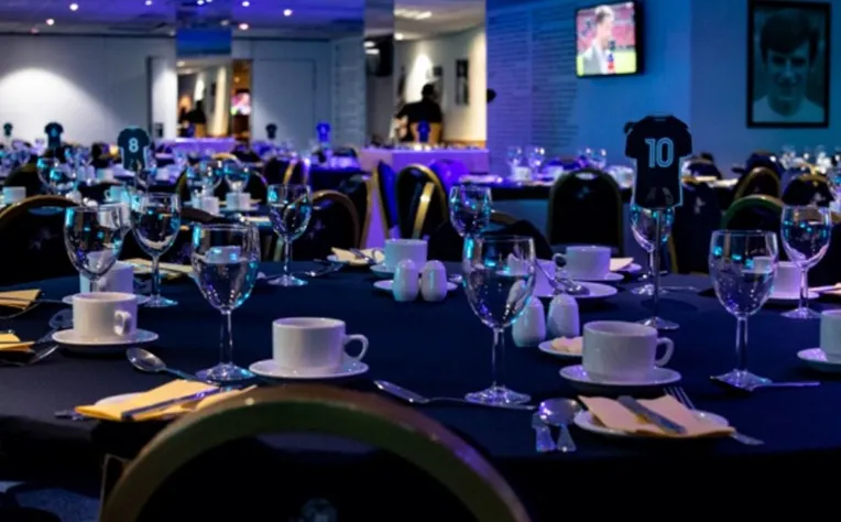 Chụp ảnh hospitality tại sân The Den