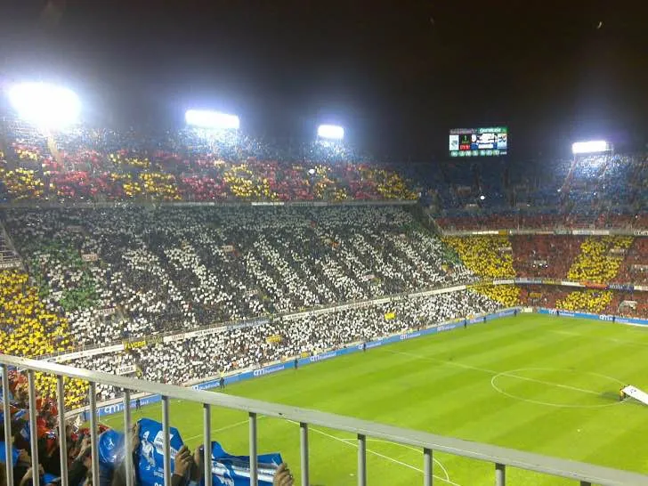 Cổ động viên Valencia CF trên khán đài Mestalla