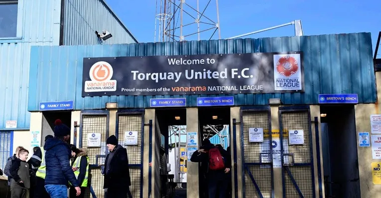 Cổng vào và cửa soát vé tại Plainmoor Stadium Torquay