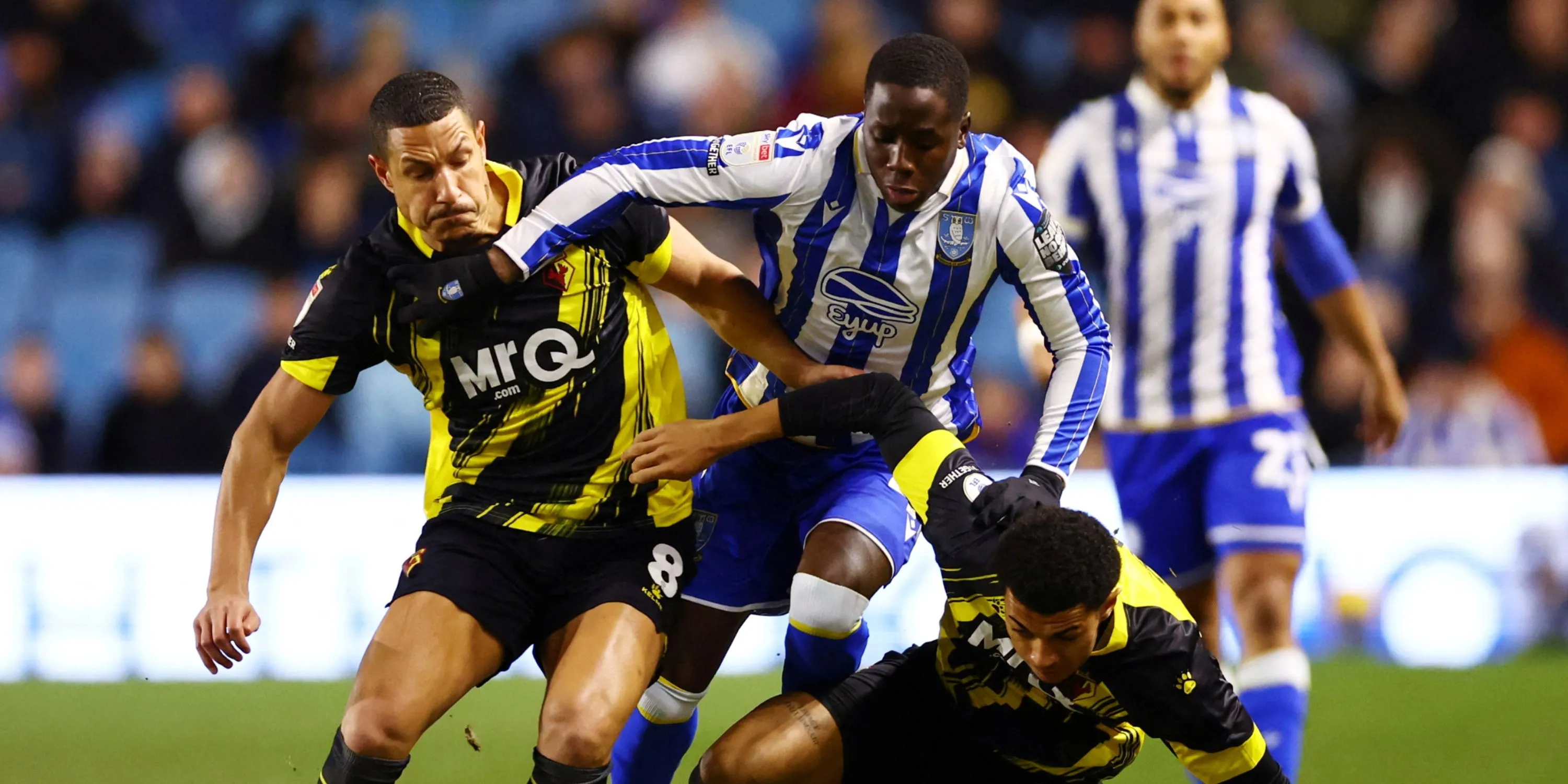 Djeidi Gassama biểu diễn kỹ năng rê bóng tại Championship cho Sheffield Wednesday