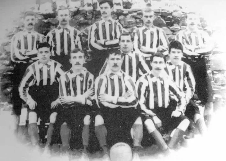Đội hình Bury FC năm 1892, một hình ảnh lịch sử về câu lạc bộ