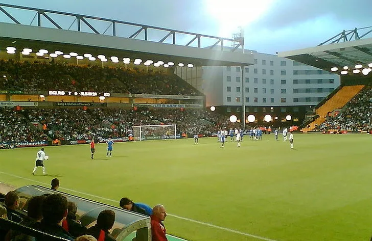 Góc nhìn từ các khán đài bên trong sân Carrow Road