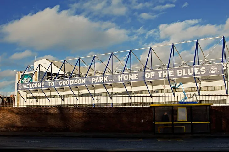 Góc nhìn từ con đường bên ngoài sân vận động Goodison Park, Everton