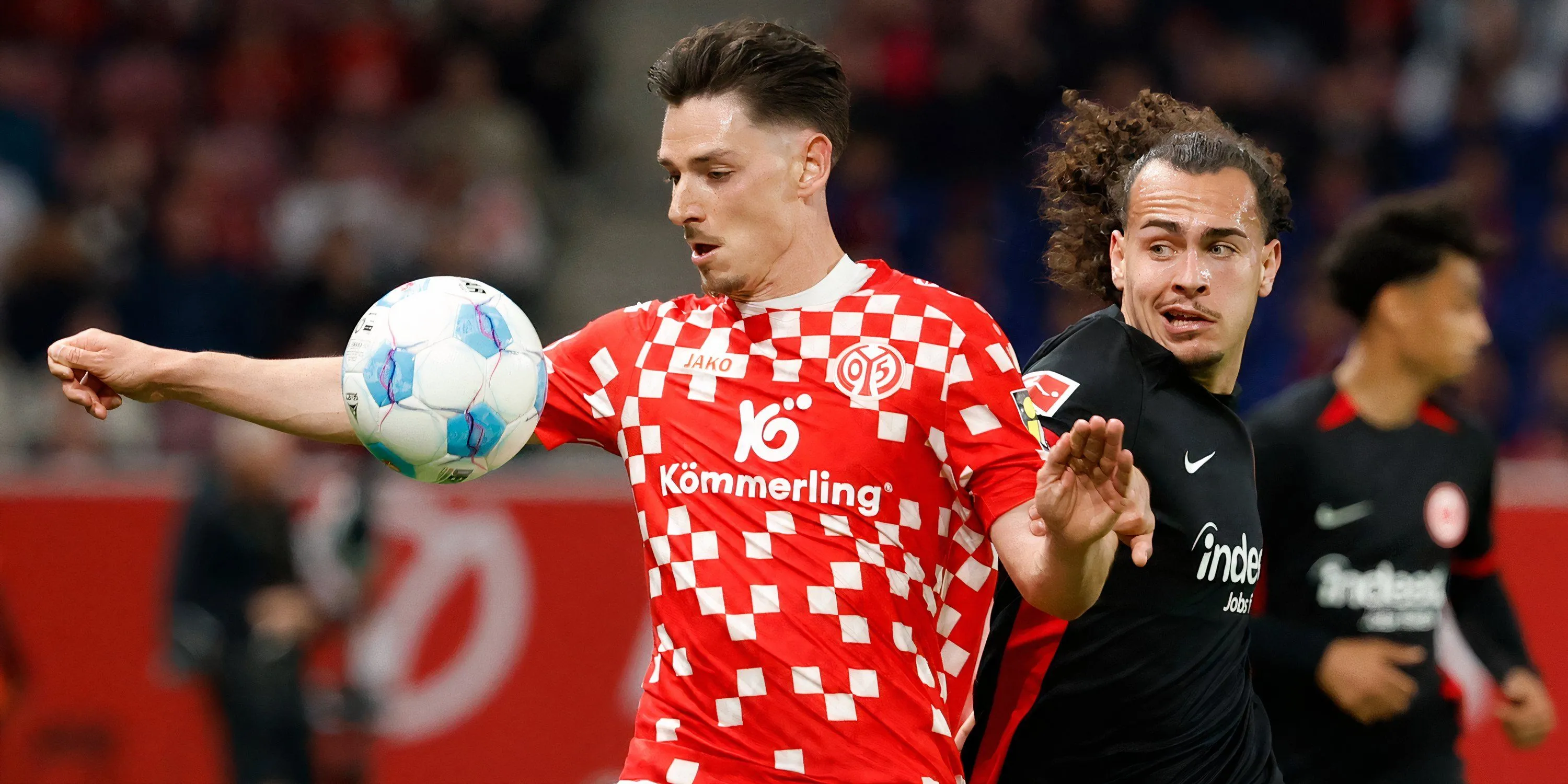 Hậu vệ Anthony Caci trong màu áo Mainz