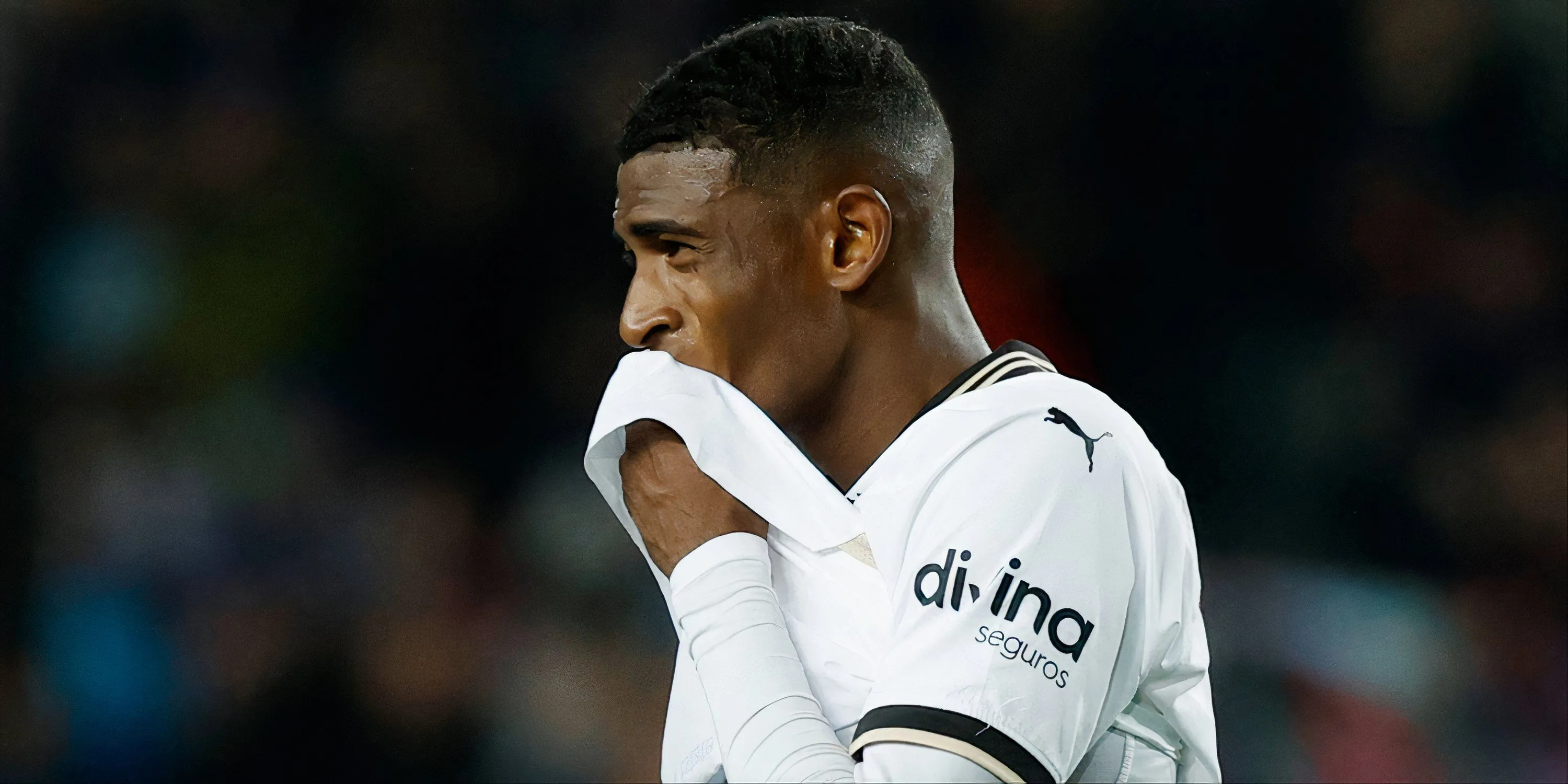 Hậu vệ trẻ Cristhian Mosquera chuẩn bị gia nhập Arsenal từ Valencia