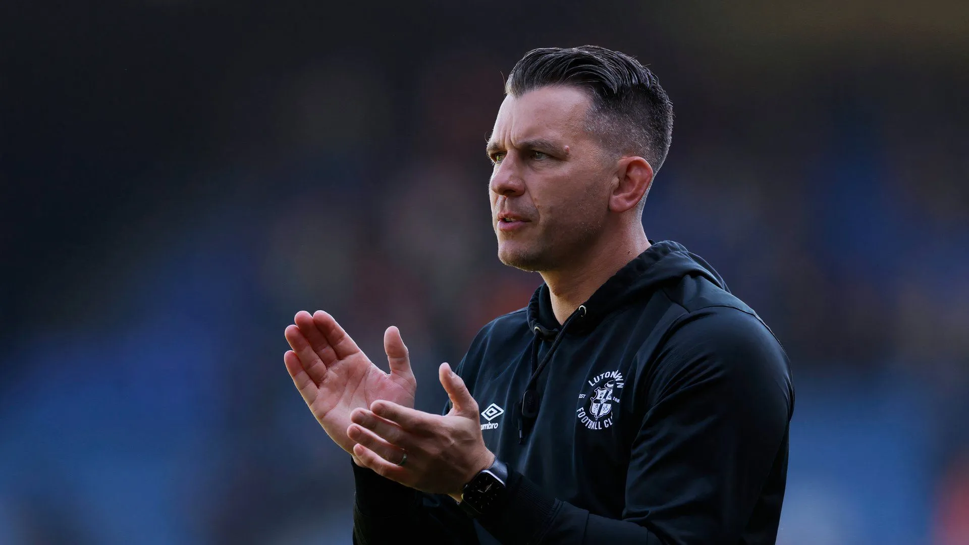 Huấn luyện viên Matt Bloomfield của Luton Town