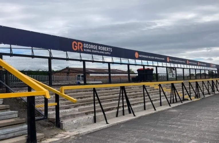 Khán đài Blowick End, khu vực đứng không mái che dành riêng cho cổ động viên đội khách tại Haig Avenue