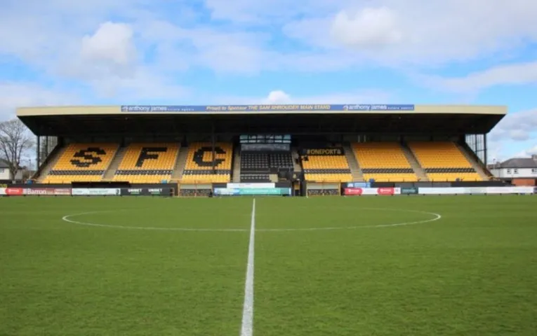 Khán đài chính Main Stand với ghế ngồi tại sân vận động Haig Avenue
