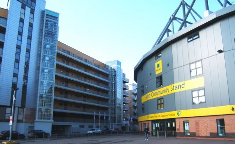 Khán đài Cộng đồng (Community Stand) tại sân Carrow Road