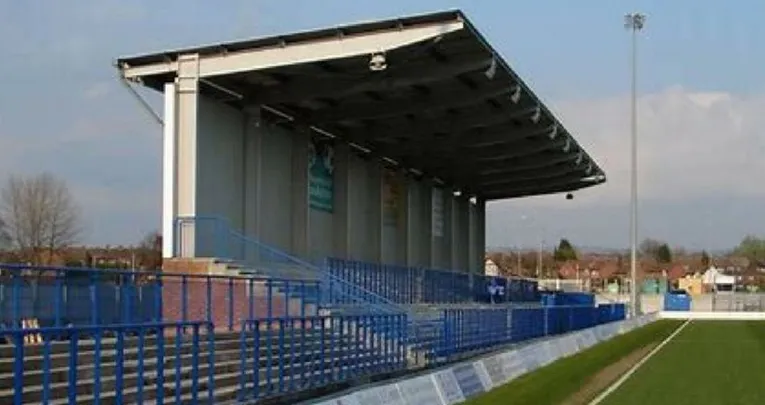 Khán đài đứng tại Sân Tameside Ashton