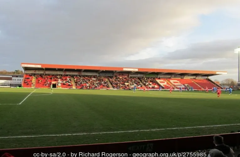 Khán đài East Stand tại sân vận động Aggborough