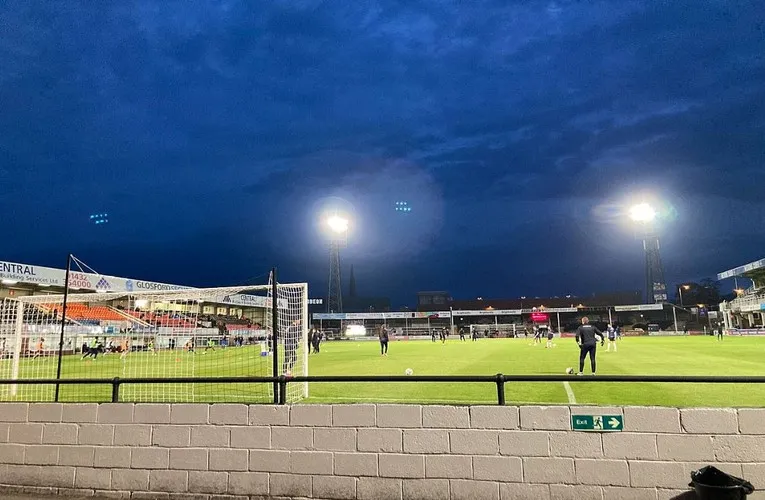 Khán đài Merton Stand tại sân vận động Edgar Street, khu vực gia đình