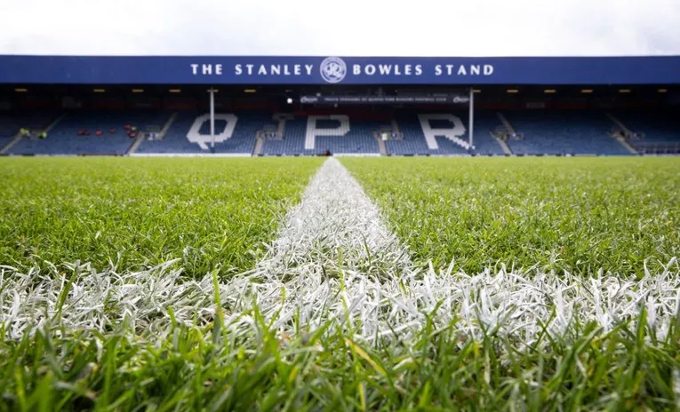 Khán đài Stanley Bowles tại sân Loftus Road, một phần không thể thiếu của lịch sử QPR.