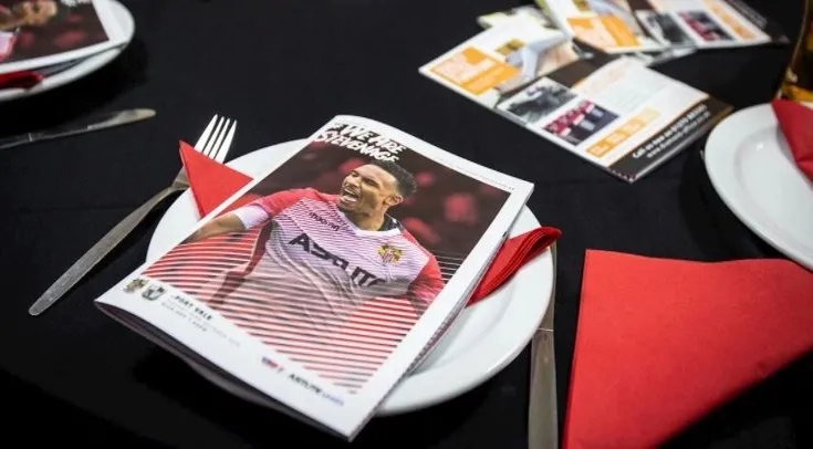 Không gian dịch vụ hiếu khách (hospitality) tại sân Broadhall Way của Stevenage FC