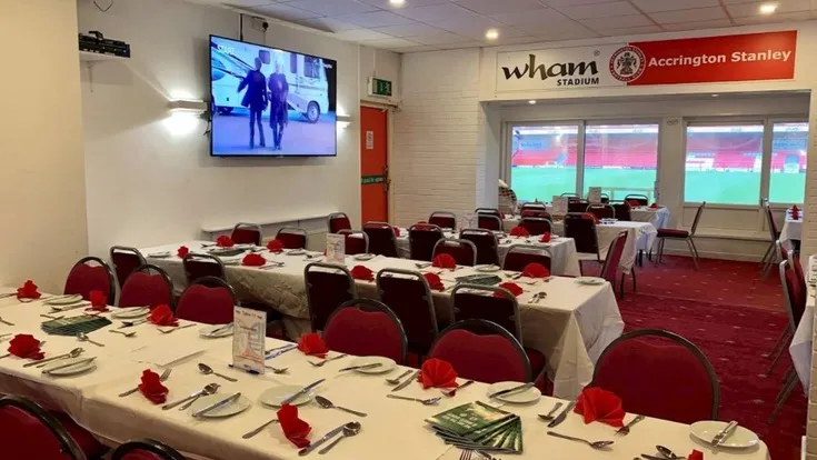 Không gian khu vực tiếp đón khách (hospitality) sang trọng tại sân Crown Ground, Accrington Stanley