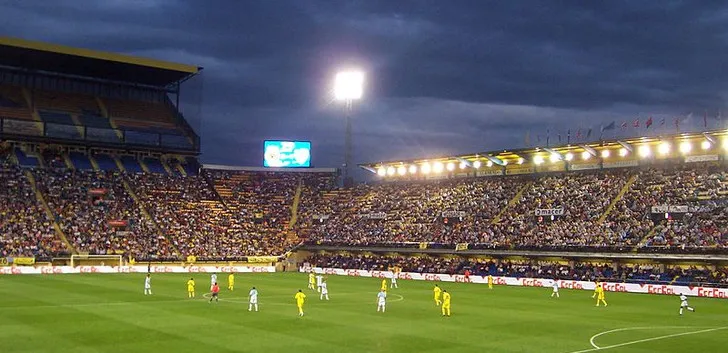 Khu vực dịch vụ hiếu khách sang trọng bên trong sân Estadio de la Cerámica của Villarreal.