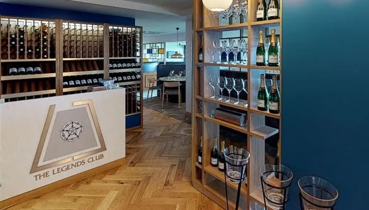 Khu vực dịch vụ hiếu khách tại sân vận động Elland Road