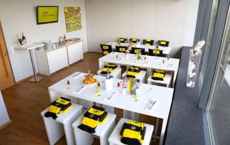 Khu vực dịch vụ khách sạn cao cấp tại Signal Iduna Park của Borussia Dortmund