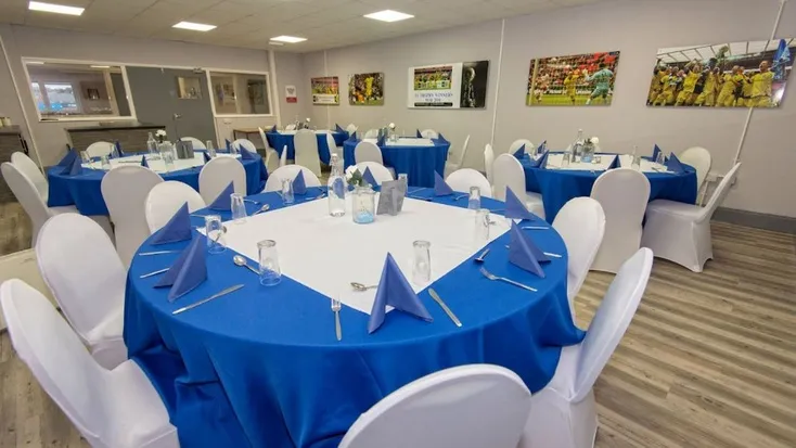 Khu vực dịch vụ khách sạn (hospitality) tại sân Holker Street, cải thiện sau khi Barrow AFC thăng hạng EFL