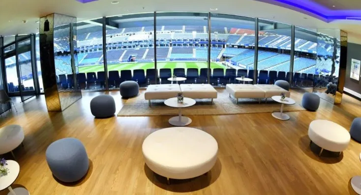 Khu vực dịch vụ khách sạn và VIP tại Volksparkstadion