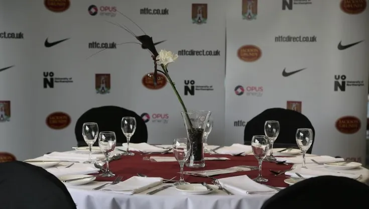 Khu vực dịch vụ khách VIP tại Sixfields Stadium, phòng 1897 Suite, mang đến trải nghiệm cao cấp cho người hâm mộ Northampton Town