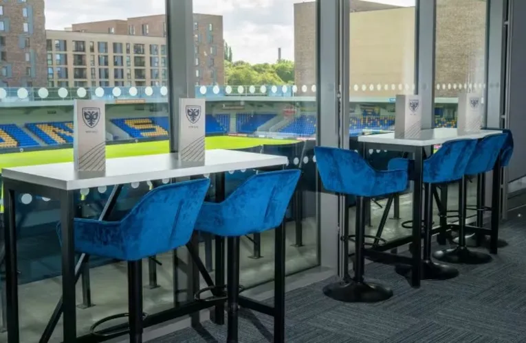 Khu vực hospitality tại sân vận động Plough Lane, thể hiện không gian sang trọng và tiện nghi cao cấp.