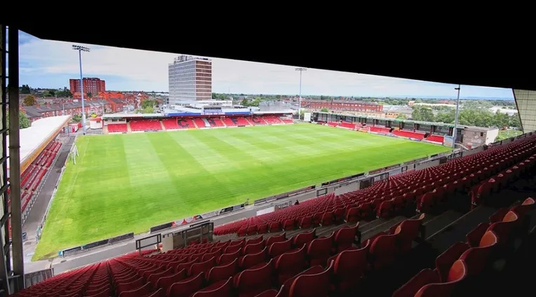 Khung cảnh nhìn từ khán đài chính tại Alexandra Stadium
