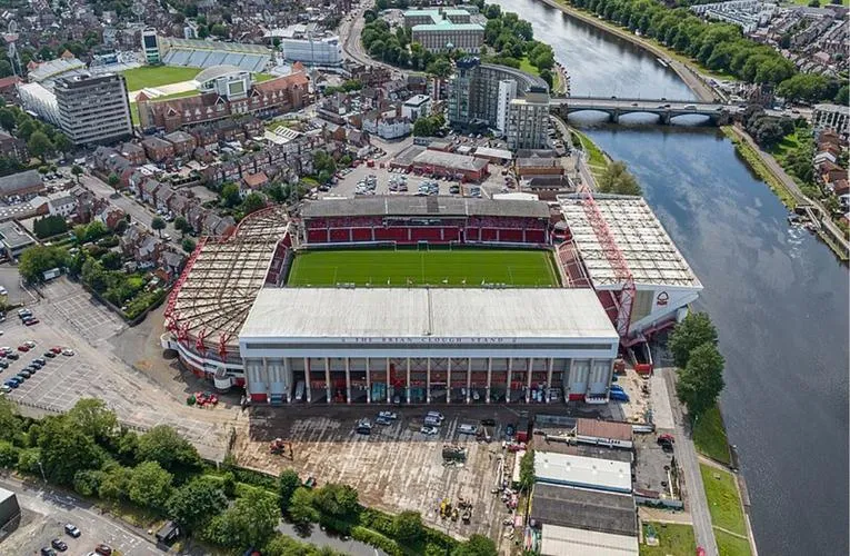 Khung cảnh sân vận động The City Ground từ trên không, sân nhà Nottingham Forest