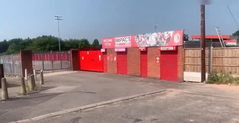 Lối vào chính sân vận động Impact Arena (North Street) của CLB Alfreton Town